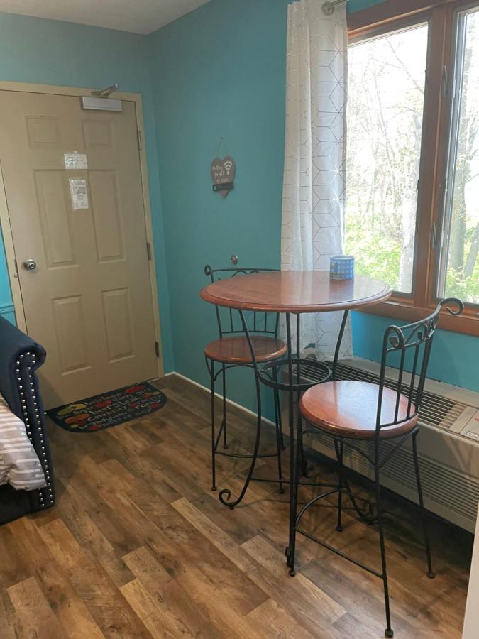 Lake Point Motel Marblehead Bagian luar foto